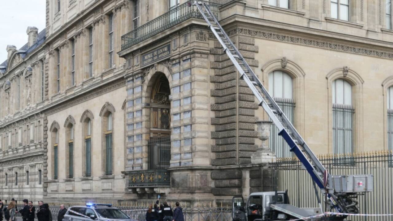 Drahtzieher des Louvre-Einbruchs ist noch unbekannt  Drahtzieher des Louvre-Einbruchs ist noch unbekannt