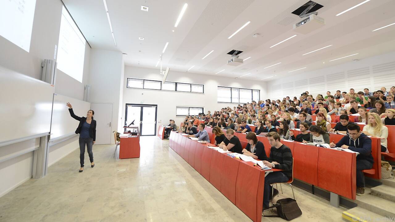 Nur zuhören? Viele Studierende wünschen sich mehr Praxisbezug. 