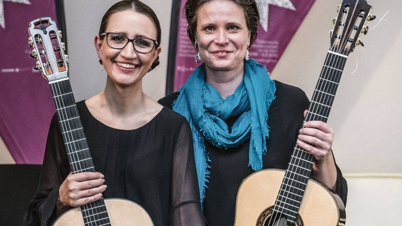 Seit 2007 organisieren Christina Schorn-Mancinelli und Yvonne Zehner das Halleiner Gitarrenfestival. Heuer liegt ein besonderer Fokus auf Duos. Seit 2007 organisieren Christina Schorn-Mancinelli und Yvonne Zehner das Halleiner Gitarrenfestival. Heuer liegt ein besonderer Fokus auf Duos.