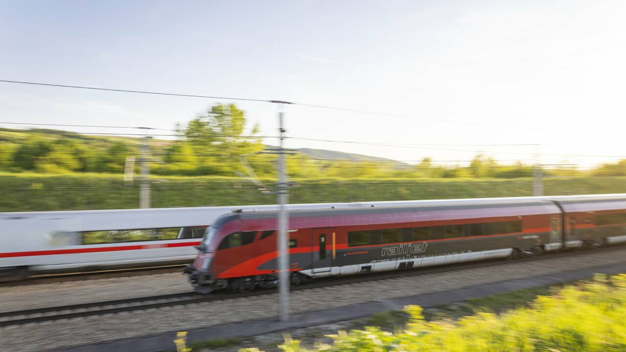 Vom 14. November bis zum 19. November ist die Strecke zwischen Salzburg und Kufstein vollständig gesperrt.  Vom 14. November bis zum 19. November ist die Strecke zwischen Salzburg und Kufstein vollständig gesperrt.