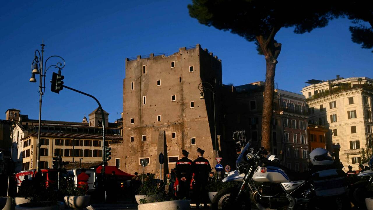 Bei dem Einsturz wurde ein Bauarbeiter verletzt.   Bei dem Einsturz wurde ein Bauarbeiter verletzt.