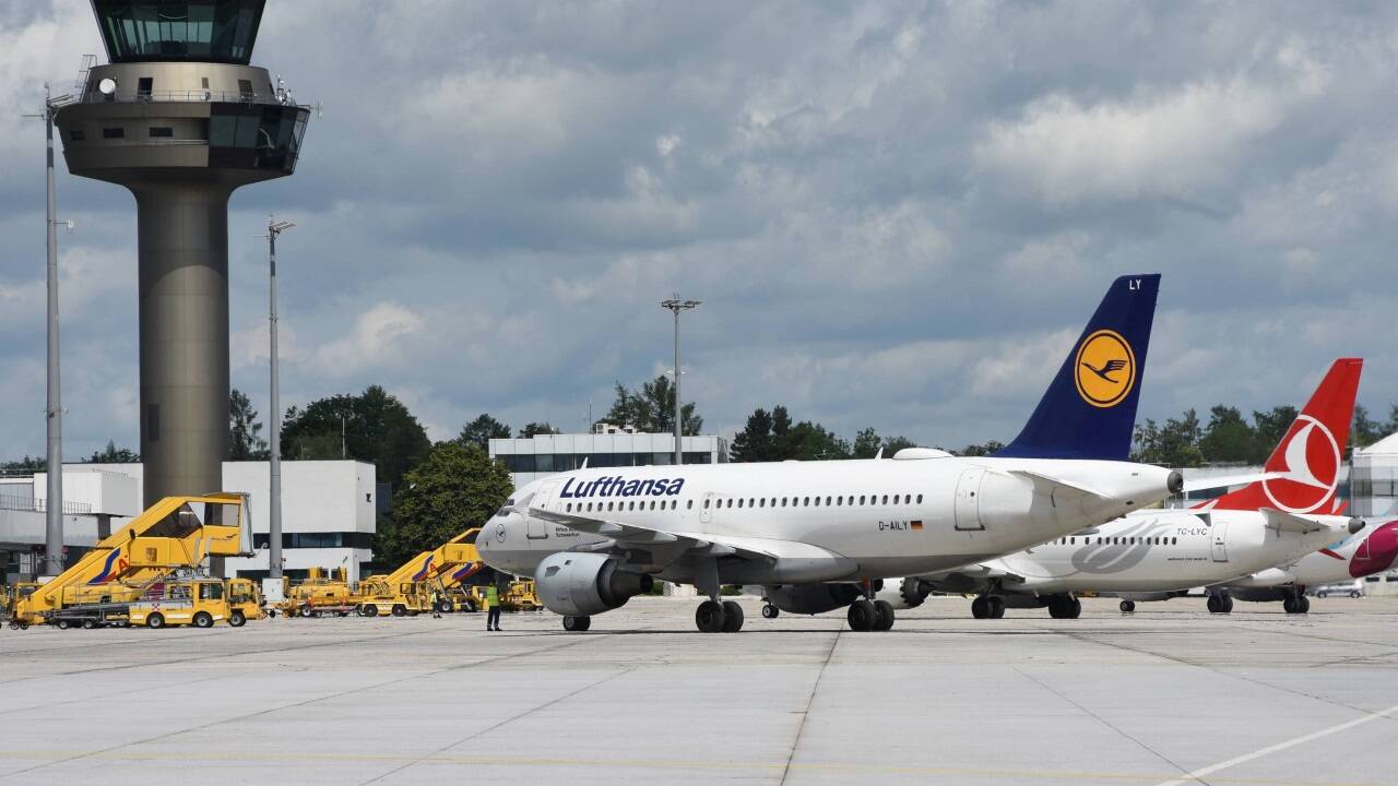 Knapp 60.000 Flugbewegungen gibt es jährlich am Airport Salzburg.  Knapp 60.000 Flugbewegungen gibt es jährlich am Airport Salzburg.