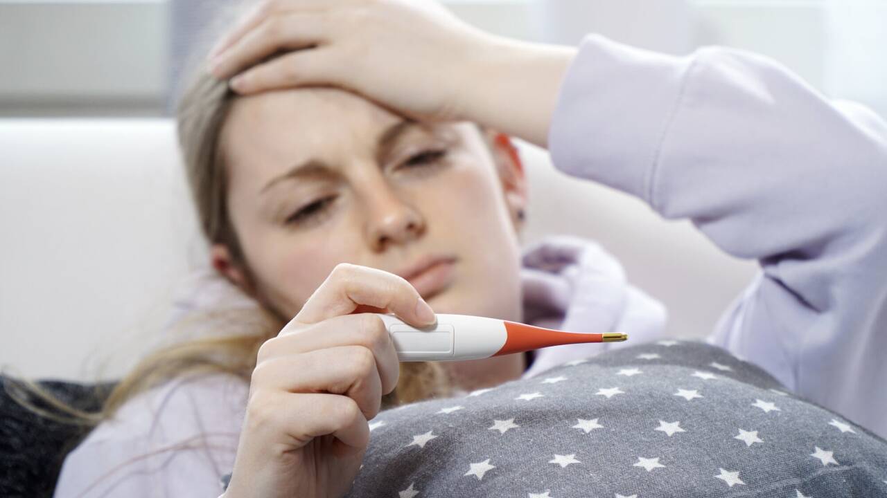 Der Körper reagiert auf Krankheitserreger mit Fieber. Der Körper reagiert auf Krankheitserreger mit Fieber.