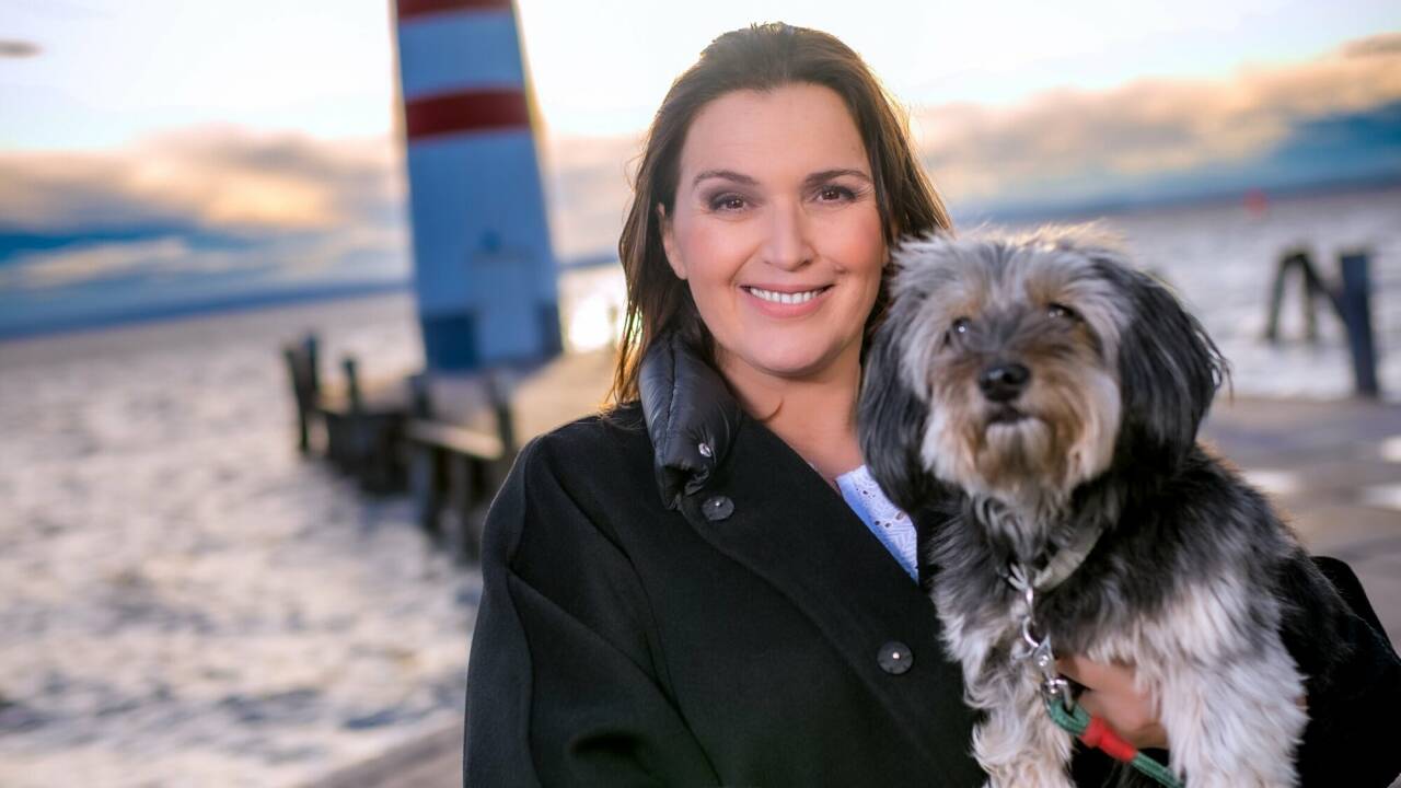 Ihre neue Sendung „Barbara Karlich unterwegs“ führt Barbara Karlich in ihr Heimatbundesland, das Burgenland. Begleitet wird sie dabei von ihrer Hündin, Frau Meixner, bevorzugt Meixi genannt. Ihre neue Sendung „Barbara Karlich unterwegs“ führt Barbara Karlich in ihr Heimatbundesland, das Burgenland. Begleitet wird sie dabei von ihrer Hündin, Frau Meixner, bevorzugt Meixi genannt.