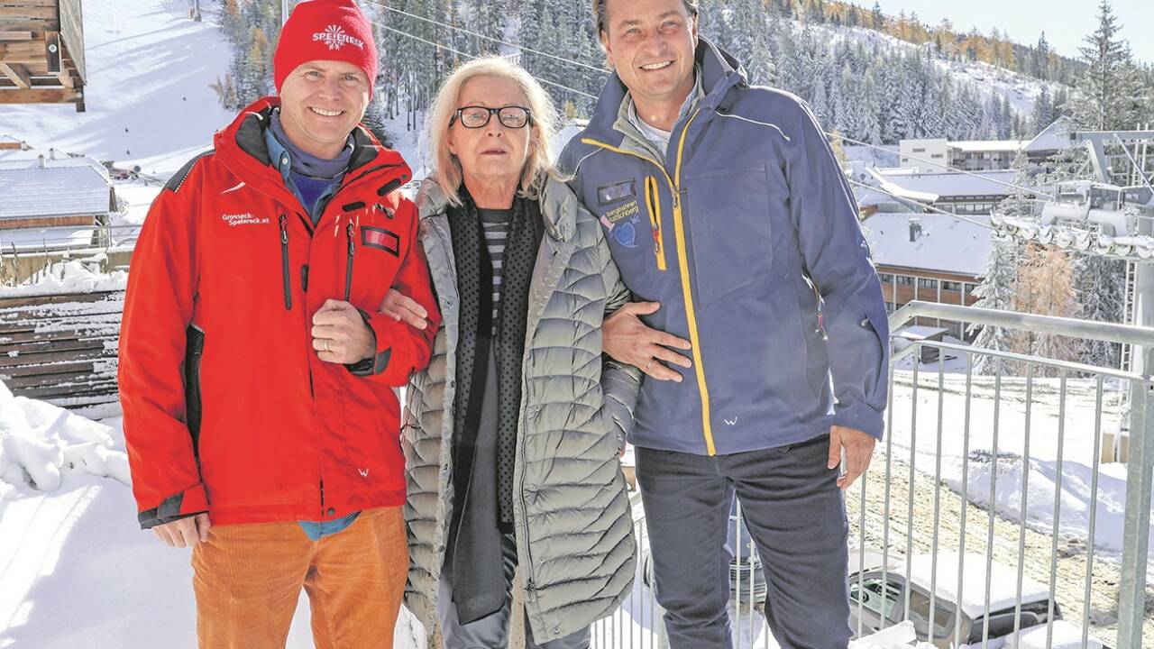 Die Seilbahner Philipp Steinlechner, Irene Berger und Josef Bogensperger vor der neuen Almbahn am Katschberg.  