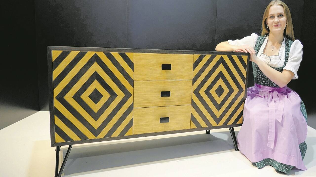 Elena Marie Lassacher-Busk aus Tamsweg überzeugte die Lehrabschlussprüfer mit einem hochwertigen Sideboard. Elena Marie Lassacher-Busk aus Tamsweg überzeugte die Lehrabschlussprüfer mit einem hochwertigen Sideboard.