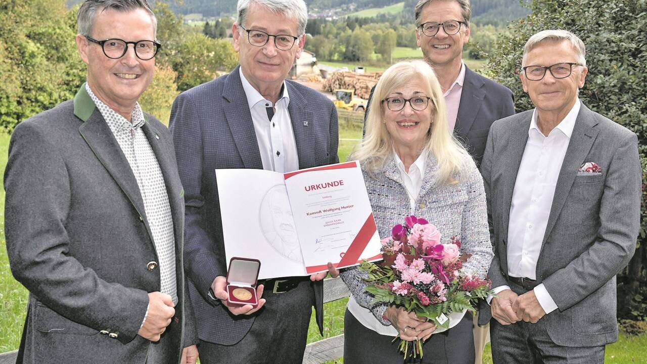 Im Bild von links: Kurt Katstaller, Wolfgang Hutter mit Gattin Karin, Wolfgang Pfeifenberger und Peter Buchmüller. Im Bild von links: Kurt Katstaller, Wolfgang Hutter mit Gattin Karin, Wolfgang Pfeifenberger und Peter Buchmüller.