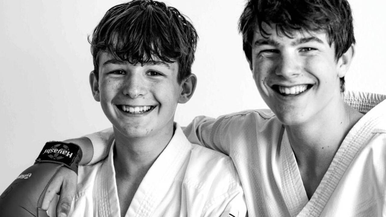 Bei der Arbeit mit den Schüler/-innen des BRG Salzburg ging es um deren Talente, jene des Borromäums formulierten zusätzlich zu den Portraitfotos Gedanken zum Thema „Wir sind Schöpfung“. Bei der Arbeit mit den Schüler/-innen des BRG Salzburg ging es um deren Talente, jene des Borromäums formulierten zusätzlich zu den Portraitfotos Gedanken zum Thema „Wir sind Schöpfung“.