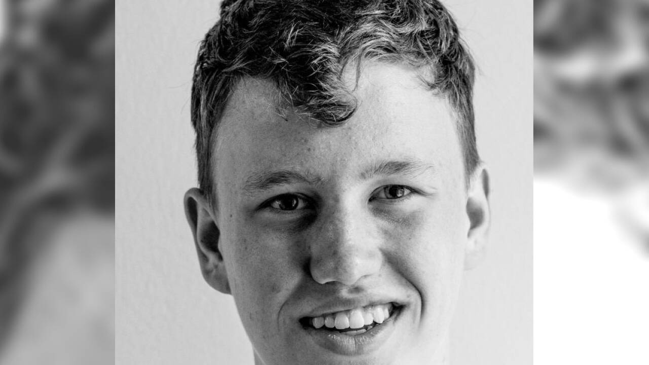 Bei der Arbeit mit den Schüler/-innen des BRG Salzburg ging es um deren Talente, jene des Borromäums formulierten zusätzlich zu den Portraitfotos Gedanken zum Thema „Wir sind Schöpfung“. Bei der Arbeit mit den Schüler/-innen des BRG Salzburg ging es um deren Talente, jene des Borromäums formulierten zusätzlich zu den Portraitfotos Gedanken zum Thema „Wir sind Schöpfung“.