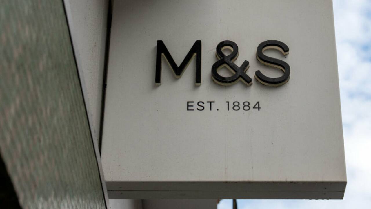 Verfügbarkeit von Waren war bei Marks & Spencer eingeschränkt Verfügbarkeit von Waren war bei Marks & Spencer eingeschränkt