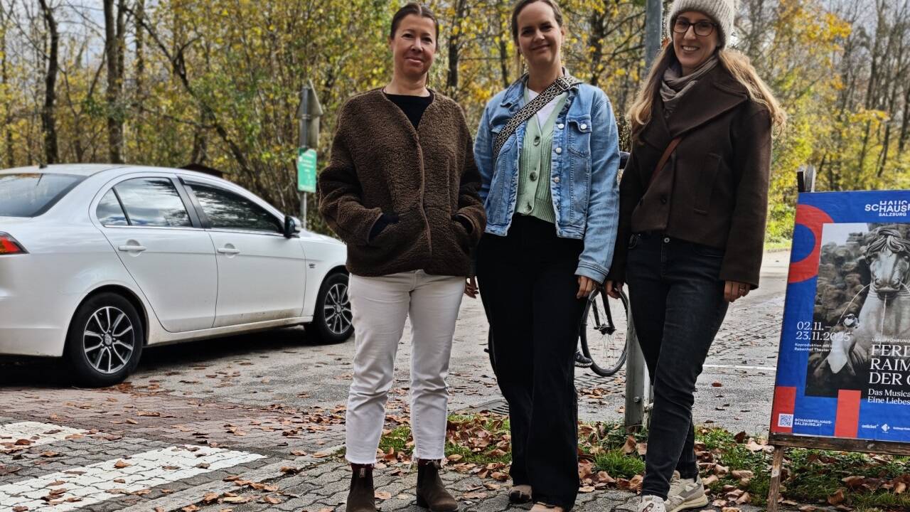 Elisabeth Grün, Irene Frey und Anna Parragh (v. l.) machen sich Sorgen um ihre Kinder und fordern eine autofreie Zone.  