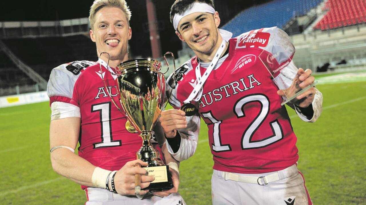 Alexander Reischl (l.) und Yannik Mayr feierten mit dem österreichischen Nationalteam einen 27:0-Erfolg über Finnland. 