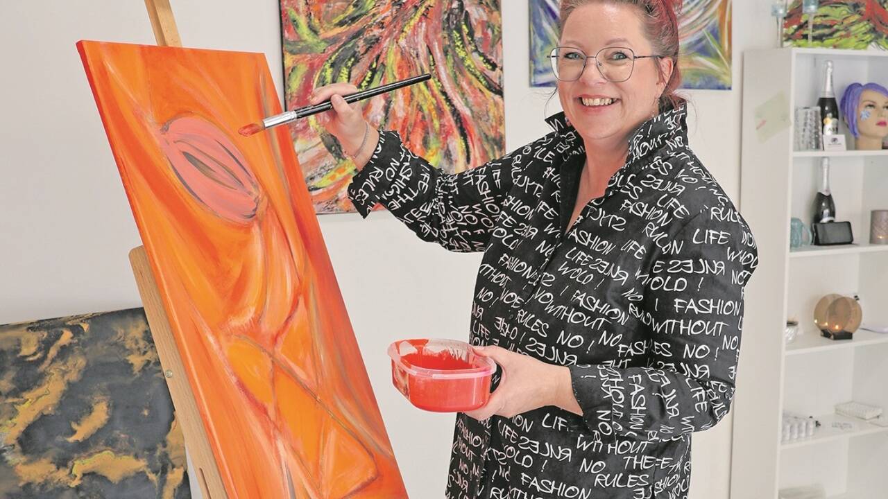 Künstlerin Andrea Högerl-Gfrerer in ihrem Atelier in Tamsweg. Künstlerin Andrea Högerl-Gfrerer in ihrem Atelier in Tamsweg.