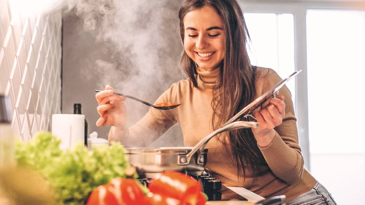 Kochen muss nicht kompliziert sein. Mit der richtigen Ausstattung gelingt es leicht. Kochen muss nicht kompliziert sein. Mit der richtigen Ausstattung gelingt es leicht.