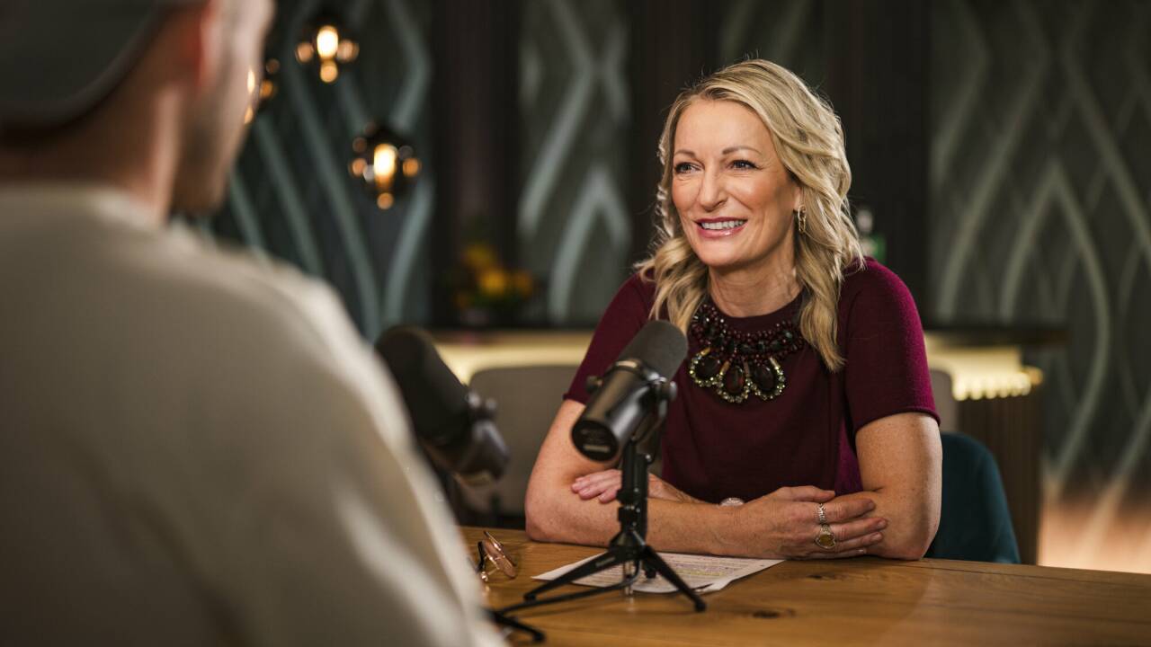 Monika Gruber im ServusTV-Studio. Monika Gruber im ServusTV-Studio.