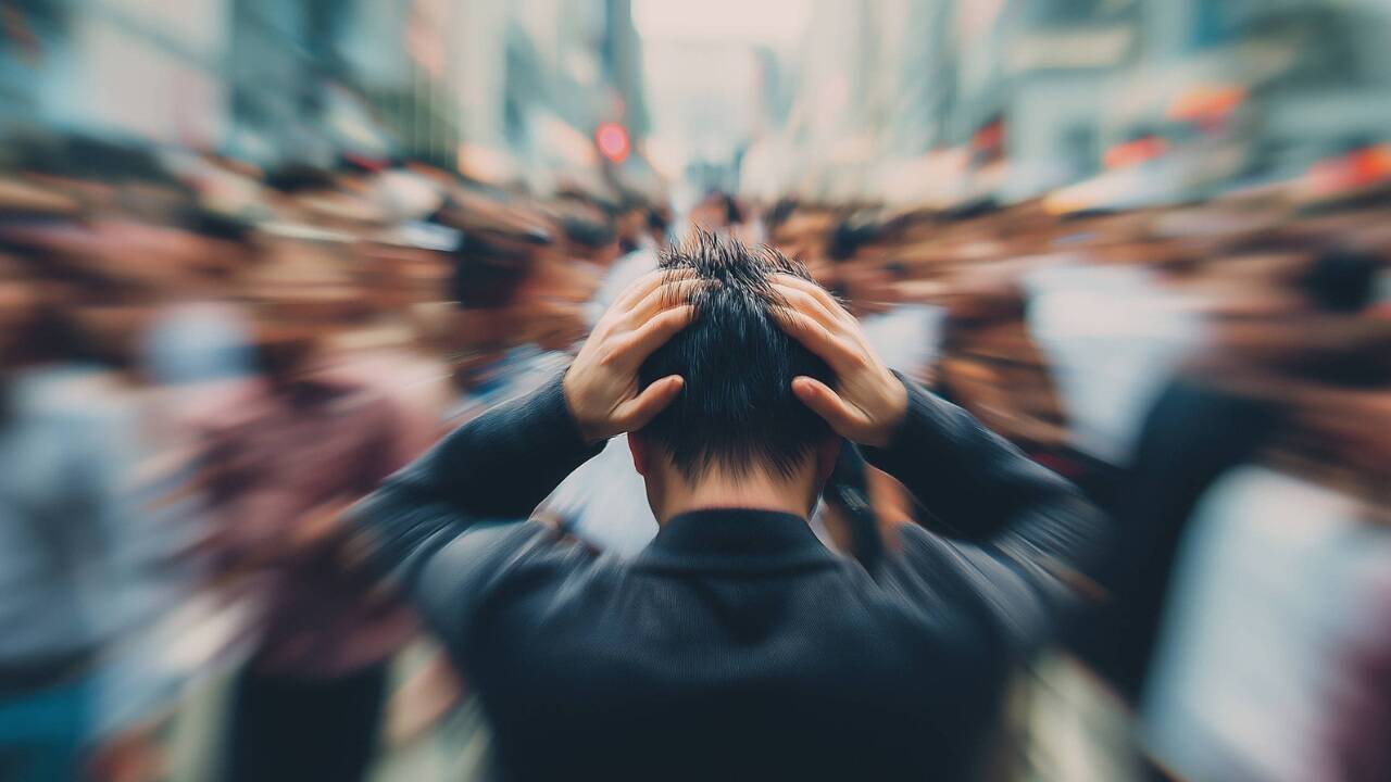 Panikattacken kommen oftmals ohne konkreten Anlass und überraschen die Betroffenen. Doch es gibt Strategien, diese zu bewältigen. Panikattacken kommen oftmals ohne konkreten Anlass und überraschen die Betroffenen. Doch es gibt Strategien, diese zu bewältigen.