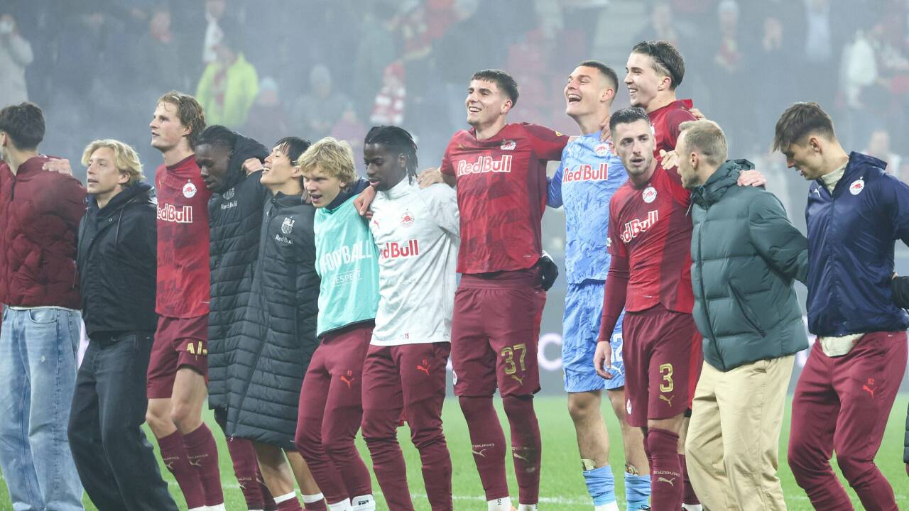 In der Bullen-Arena darf wieder gejubelt werden. Das Bild entstand unmittelbar nach dem 2:0-Heimsieg der Salzburger. In der Bullen-Arena darf wieder gejubelt werden. Das Bild entstand unmittelbar nach dem 2:0-Heimsieg der Salzburger.