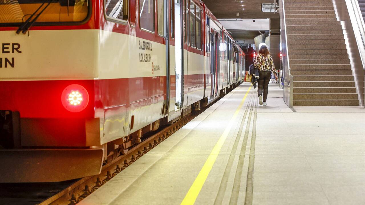 Die Lokalbahn endet am Salzburger Hauptbahnhof – unterirdisch. Lang gewälzte Pläne für eine Verlängerung durch die Innenstadt sind wieder verworfen worden nach einer Bürgerbefragung im November 2024. Was seither im Verkehr geschehen ist. Die Lokalbahn endet am Salzburger Hauptbahnhof – unterirdisch. Lang gewälzte Pläne für eine Verlängerung durch die Innenstadt sind wieder verworfen worden nach einer Bürgerbefragung im November 2024. Was seither im Verkehr geschehen ist.