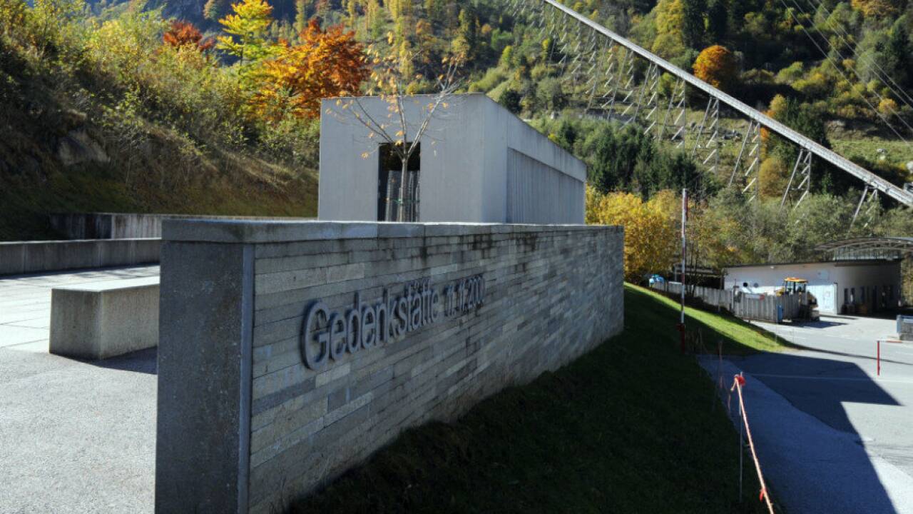 Eine Gedenkstätte erinnert an die Katastrophe vor 25 Jahren Eine Gedenkstätte erinnert an die Katastrophe vor 25 Jahren