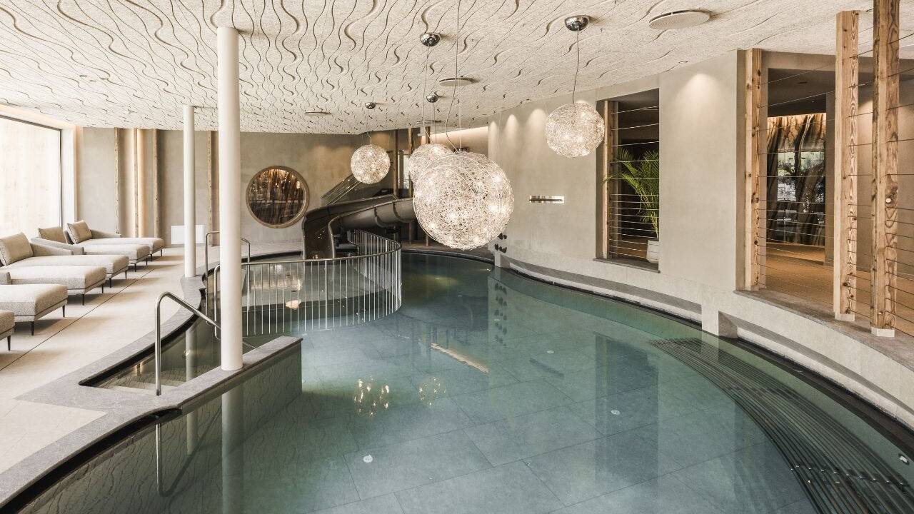 Das Excelsior Dolomites Life Resort ist es ist ein Winterrefugium, in dem Sport, Genuss und Entspannung auf höchstem Niveau verschmelzen. Das Excelsior Dolomites Life Resort ist es ist ein Winterrefugium, in dem Sport, Genuss und Entspannung auf höchstem Niveau verschmelzen.