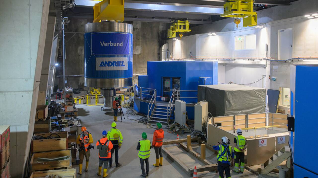 Der Einhub eines 355 Tonnen schweren Rotors im Kraftwerk Limberg III am 12. Mai 2025. Der Einhub eines 355 Tonnen schweren Rotors im Kraftwerk Limberg III am 12. Mai 2025.