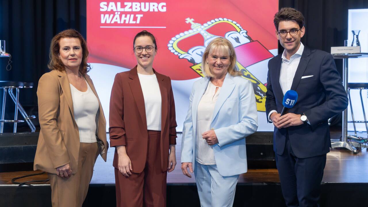 Wer wird Bürgermeisterin in Hof? Evelin Leitner (SPÖ), Magdalena Mahler (Grüne und Unabhängige) oder Daniela Rosenegger (ÖVP) – im Bild mit Moderator Marco Riebler (SN-Lokalressortchef) v.l.. Wer wird Bürgermeisterin in Hof? Evelin Leitner (SPÖ), Magdalena Mahler (Grüne und Unabhängige) oder Daniela Rosenegger (ÖVP) – im Bild mit Moderator Marco Riebler (SN-Lokalressortchef) v.l..