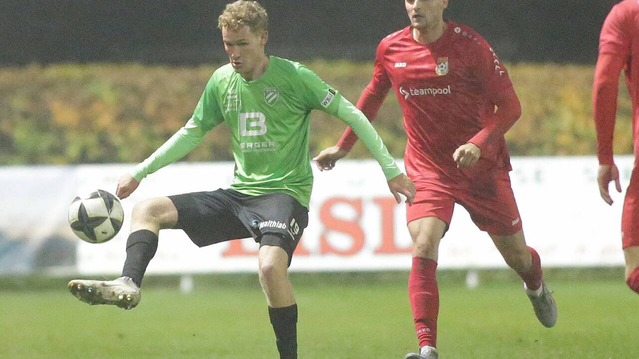 Grünau-Stürmer Yannik Hoffmann (l.) erzielte beim 3:1-Sieg gegen Seekirchen einen Treffer. 