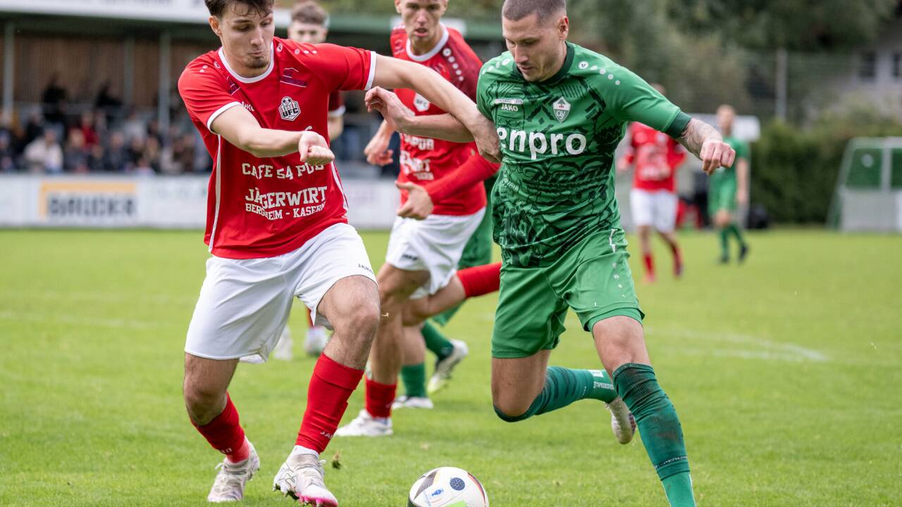 Ex-Profi Manuel Haas (rechts) überzeugt in Oberalm. Ex-Profi Manuel Haas (rechts) überzeugt in Oberalm.