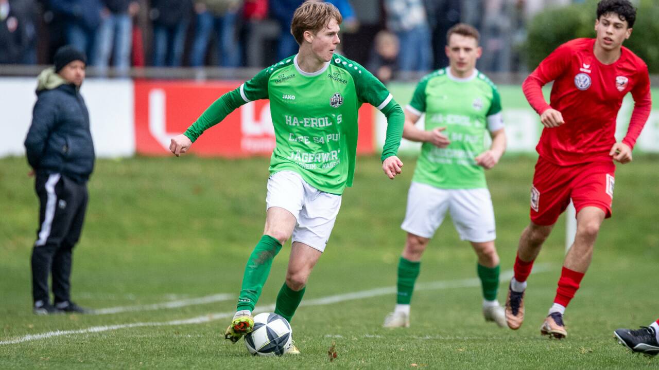 Jakob Reichel und Co. feiern den Herbstmeistertitel in der Salzburger Liga. Jakob Reichel und Co. feiern den Herbstmeistertitel in der Salzburger Liga.