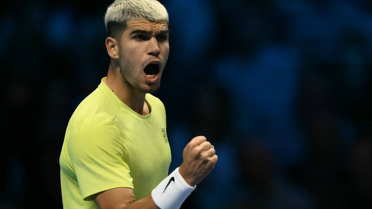 Carlos Alcaraz besiegte Alex de Minaur zum Auftakt der ATP Finals in Turin. Carlos Alcaraz besiegte Alex de Minaur zum Auftakt der ATP Finals in Turin.