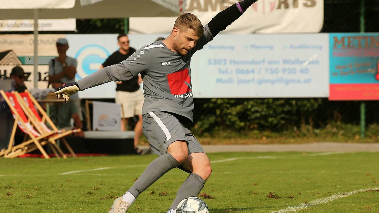 Schwarzachs Dominik Waltl ist ein starker Rückhalt in der Salzburger Liga und bewahrte vor dem Rückstand gegen den SAK. Schwarzachs Dominik Waltl ist ein starker Rückhalt in der Salzburger Liga und bewahrte vor dem Rückstand gegen den SAK.