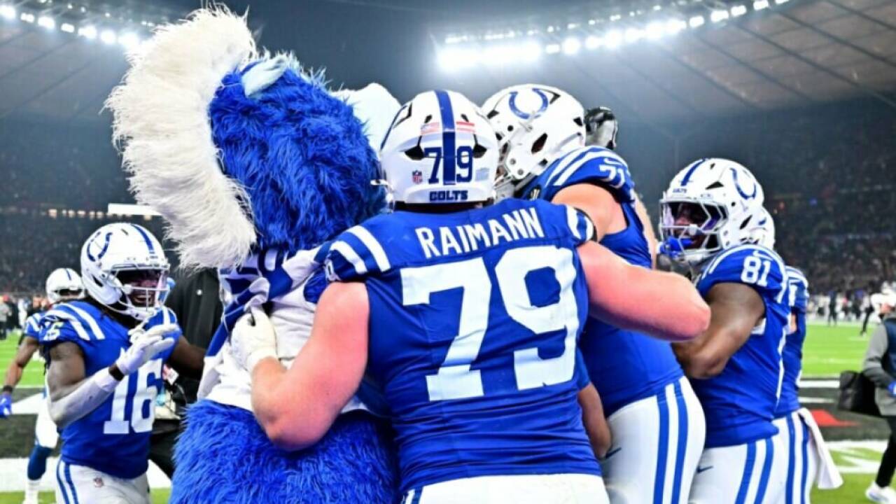 Raimann in der Colts-Jubeltraube Raimann in der Colts-Jubeltraube