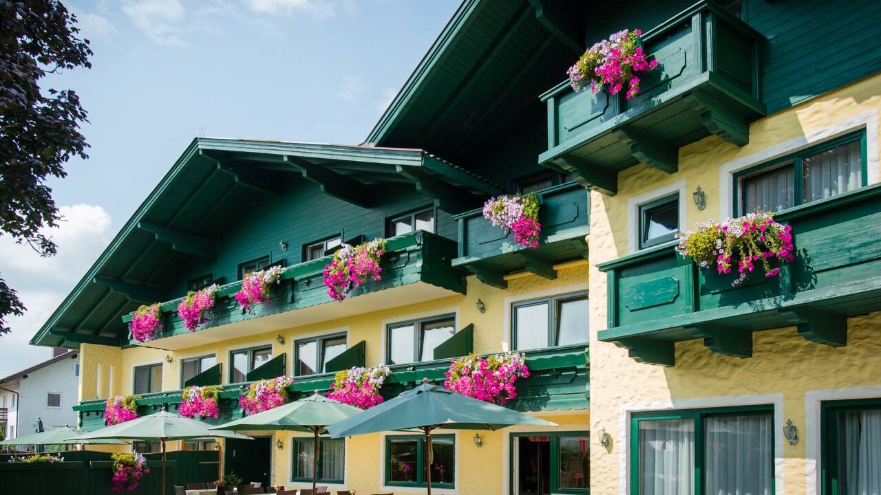 Ruhe ist unser Luxus, Entschleunigung unser Alltag: Es gibt sie noch, ein paar wenige unberührte Fleckchen. Das Landhotel Moorhof, rund um das Ibmer Moor, ist der Geheimtipp im Innviertel. Ruhe ist unser Luxus, Entschleunigung unser Alltag: Es gibt sie noch, ein paar wenige unberührte Fleckchen. Das Landhotel Moorhof, rund um das Ibmer Moor, ist der Geheimtipp im Innviertel.