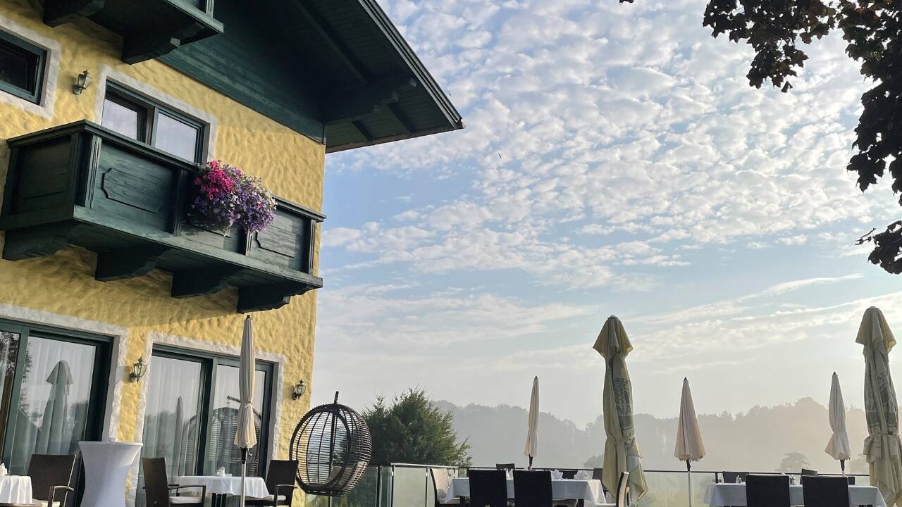 Ruhe ist unser Luxus, Entschleunigung unser Alltag: Es gibt sie noch, ein paar wenige unberührte Fleckchen. Das Landhotel Moorhof, rund um das Ibmer Moor, ist der Geheimtipp im Innviertel. Ruhe ist unser Luxus, Entschleunigung unser Alltag: Es gibt sie noch, ein paar wenige unberührte Fleckchen. Das Landhotel Moorhof, rund um das Ibmer Moor, ist der Geheimtipp im Innviertel.