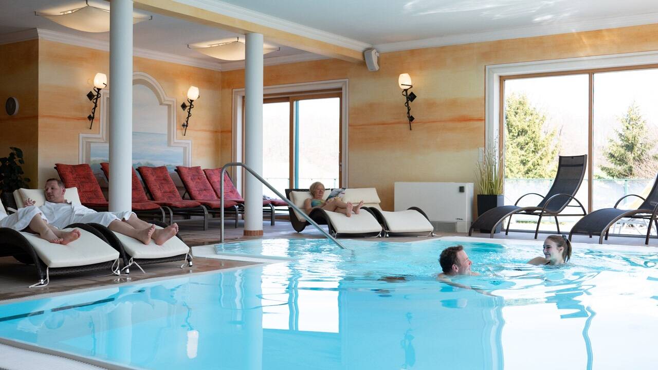 Ruhe ist unser Luxus, Entschleunigung unser Alltag: Es gibt sie noch, ein paar wenige unberührte Fleckchen. Das Landhotel Moorhof, rund um das Ibmer Moor, ist der Geheimtipp im Innviertel. Ruhe ist unser Luxus, Entschleunigung unser Alltag: Es gibt sie noch, ein paar wenige unberührte Fleckchen. Das Landhotel Moorhof, rund um das Ibmer Moor, ist der Geheimtipp im Innviertel.