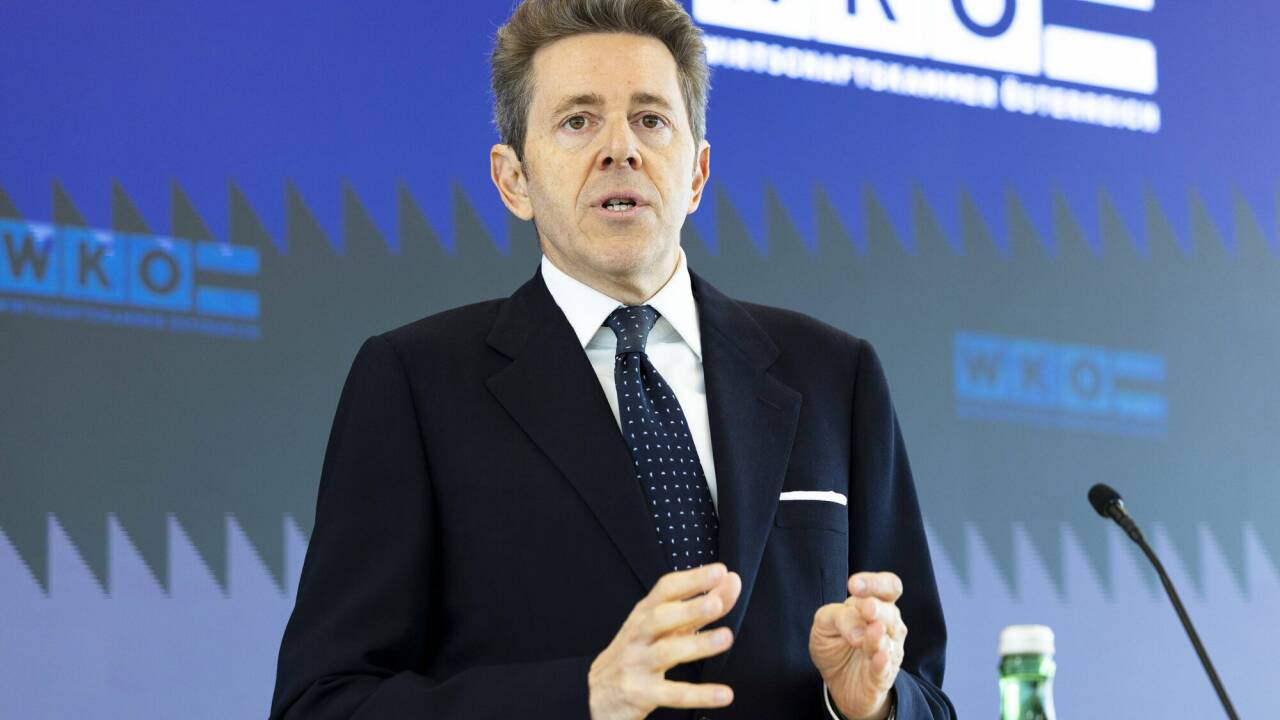 WKÖ-Präsident Harald Mahrer am Montag, 10. November 2025, bei einer Pressekonferenz zu den „inhaltlichen Ergebnissen“ des sonntäglichen Krisengipfels.  