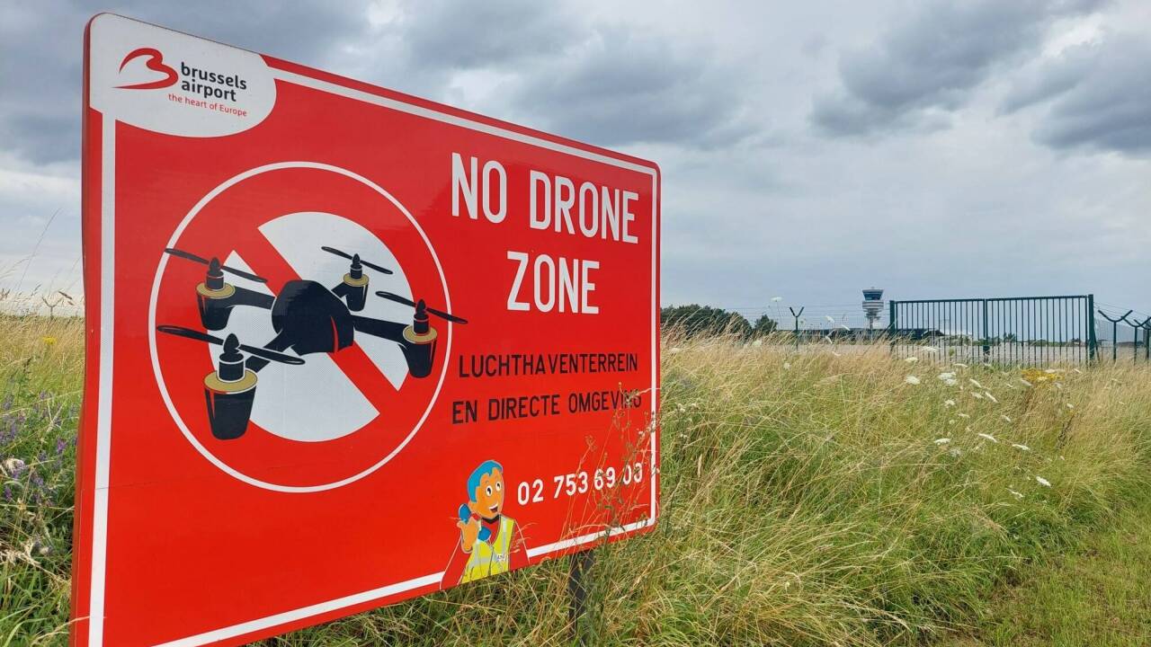 Der Betrieb des Brüsseler Flughafens in Zaventem wurde vorige Woche wegen Drohnensichtungen vorübergehend eingestellt. 