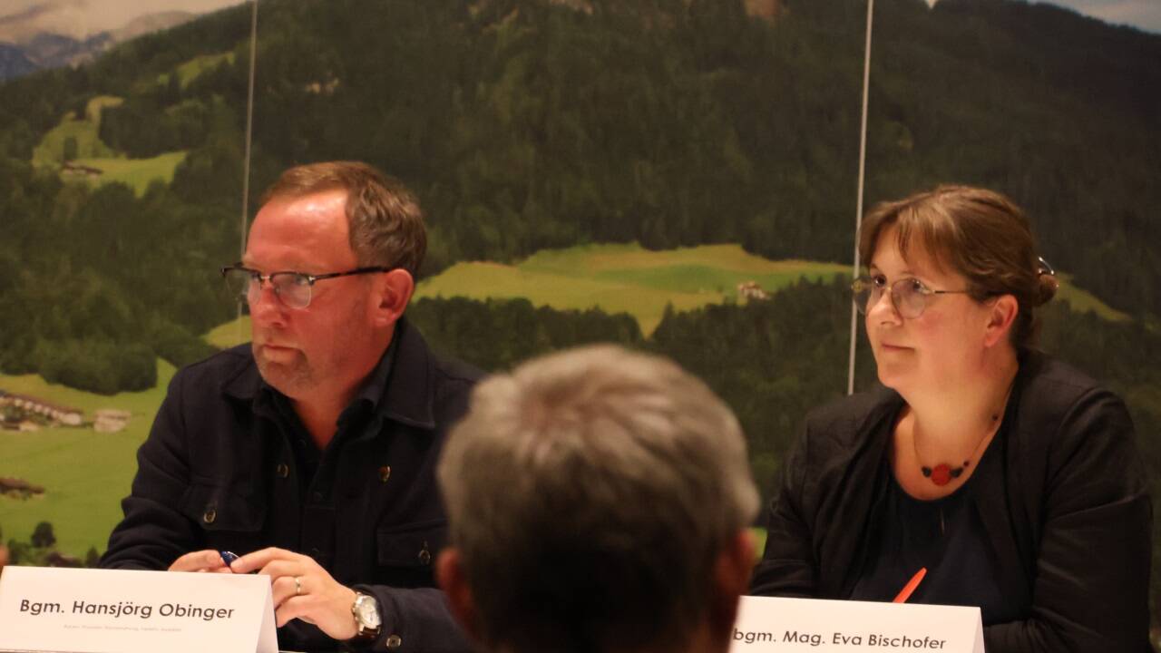 Bürgermeister Hansjörg Obinger und Bischofshofens erste Vize-Bürgermeisterin Eva Bischofer beantworteten die Fragen der erschienenen Bürger. 