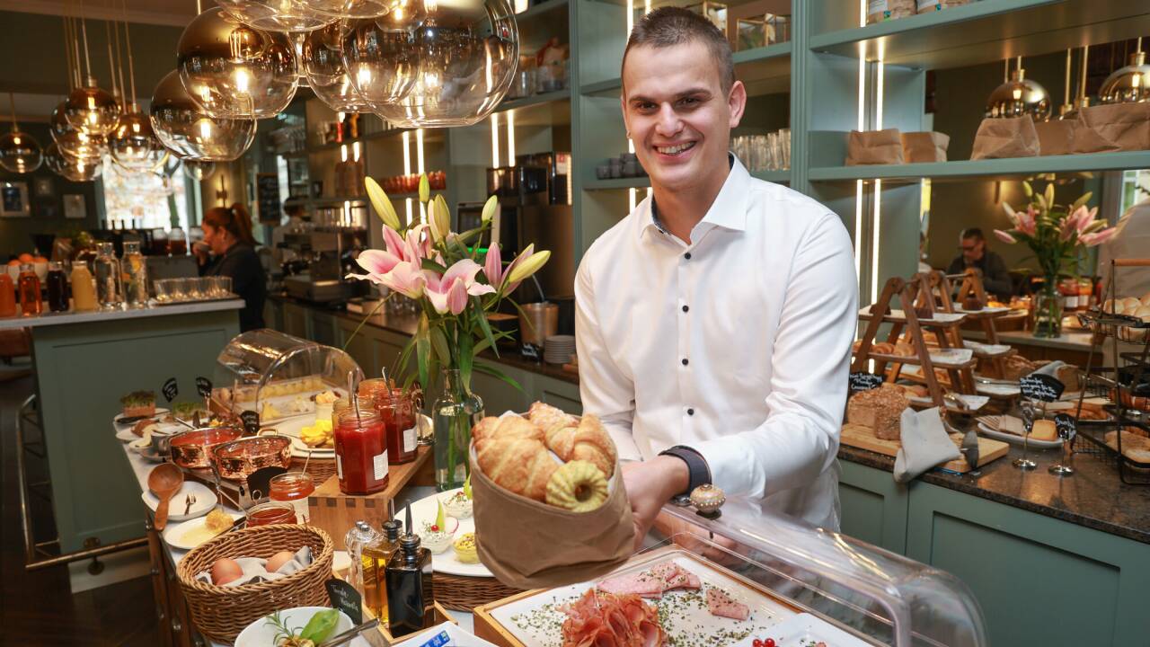 Christian Wörndl aus Thalgau hat im Salzburger Hotel Mozart das Café Cosy Fox eröffnet. 