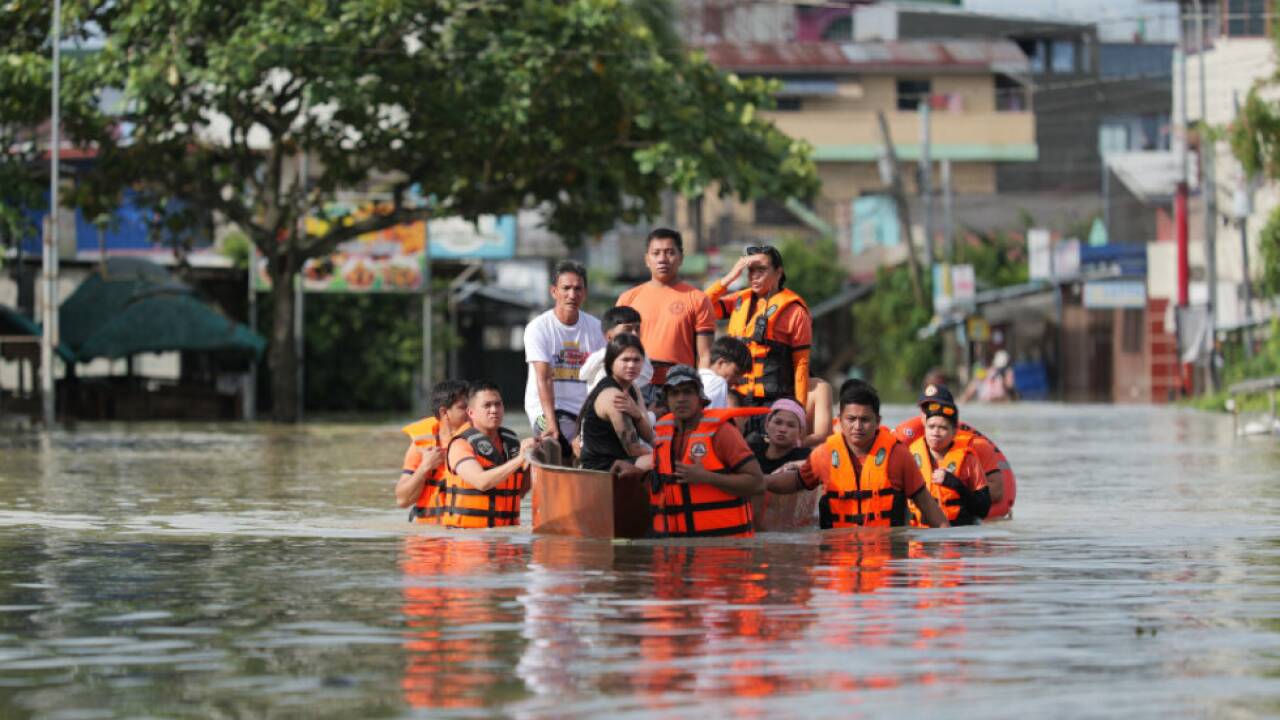 Land unter nach dem Taifun auf den Philippinen 