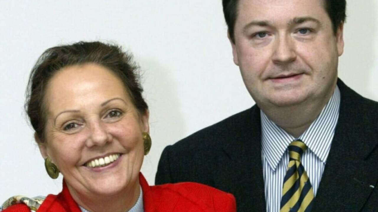 Thomas Daniel Schlee 2003 mit Vorgängerin Gerda Fröhlich 