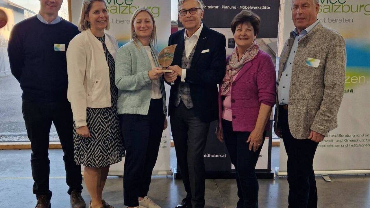 Die Unternehmerfamilie mit Wirtschaftskammerpräsident Peter Buchmüller (v. l.). 