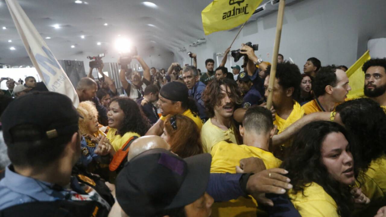 Es kam zu einem Gerangel 