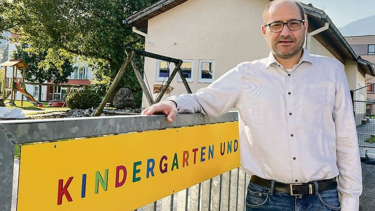 2025 hätten die Arbeiten für einen neuen Gollinger Kindergarten beginnen sollen (im Bild Bgm. Martin Dietrich): Das millionenschwere Projekt ist aktuell aber für die Gemeinde unleistbar. 2025 hätten die Arbeiten für einen neuen Gollinger Kindergarten beginnen sollen (im Bild Bgm. Martin Dietrich): Das millionenschwere Projekt ist aktuell aber für die Gemeinde unleistbar.