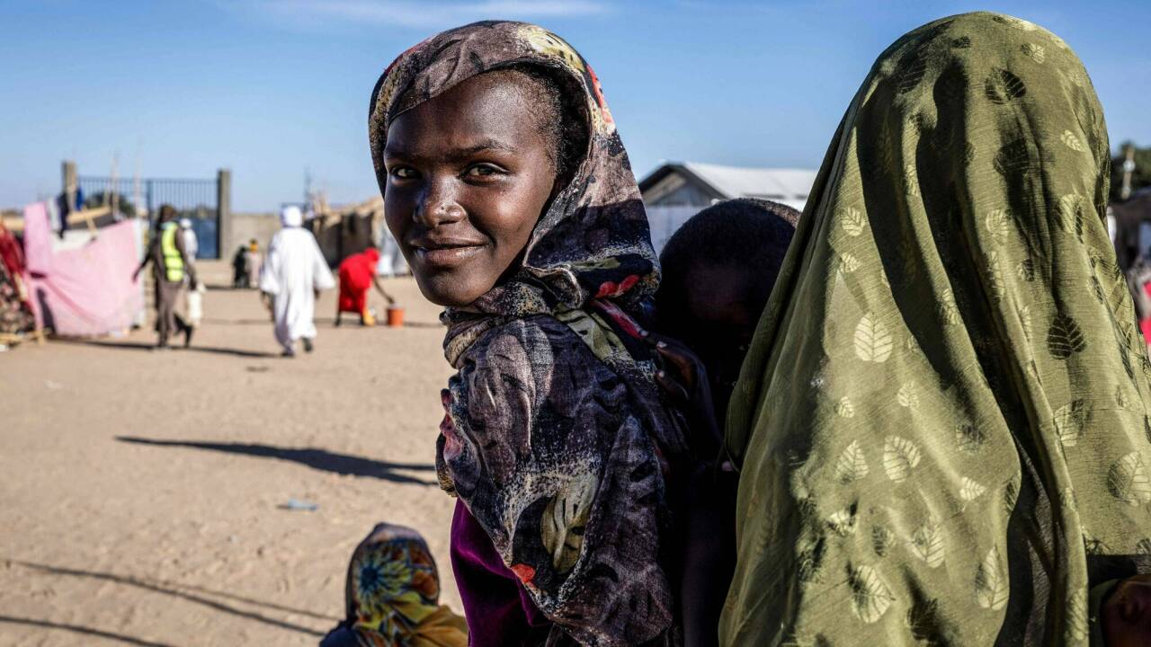 Eine junge Sudanesin verlässt ihre Heimat in Richtung Tschad. Eine junge Sudanesin verlässt ihre Heimat in Richtung Tschad.