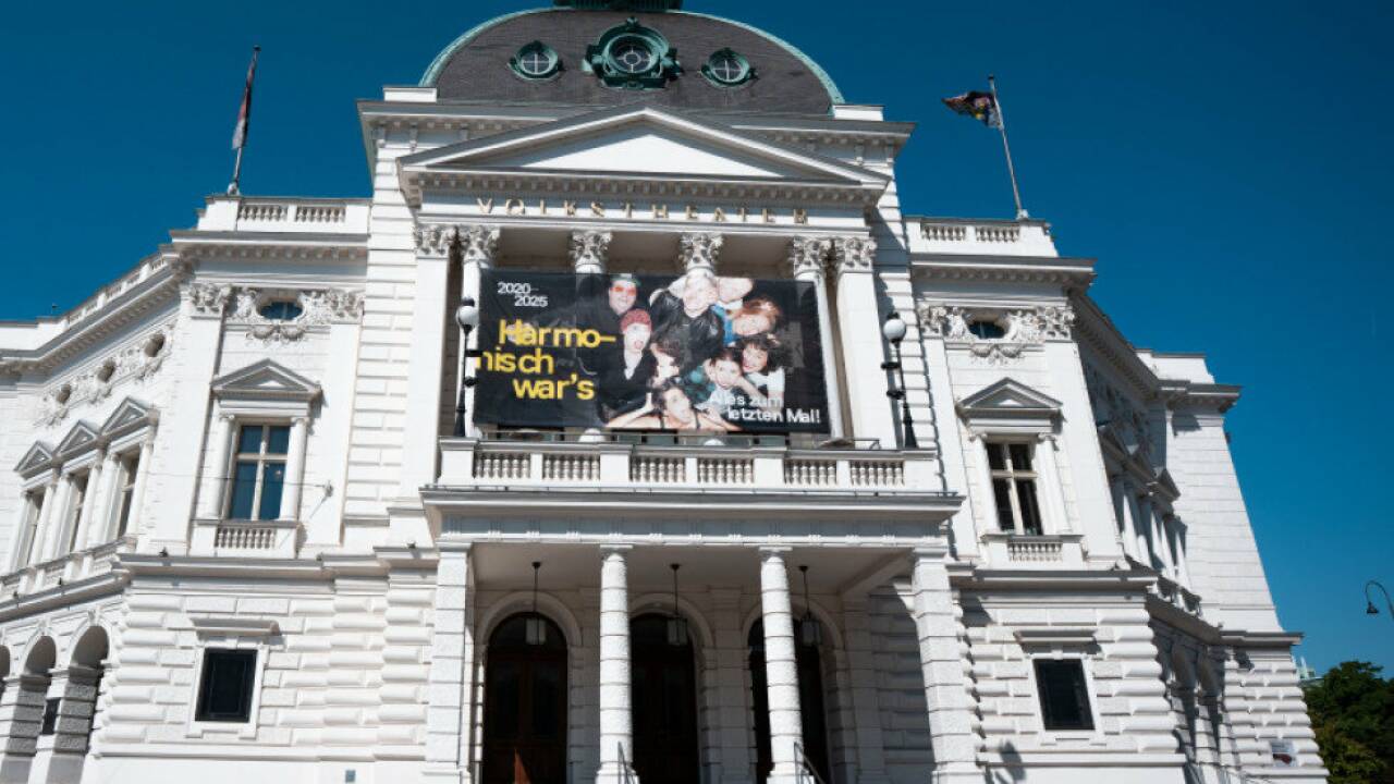 Volkstheater auf der Spur der 'Mythen des Alltags' 