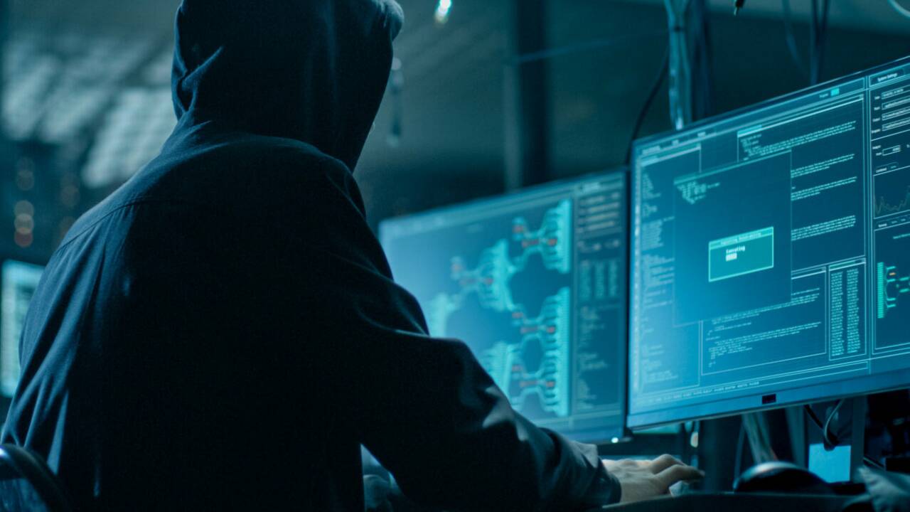 Geschickte Betrüger locken den Opfern Bankdaten heraus und fischen dann Geld von deren Konten ab (Symbolbild). 