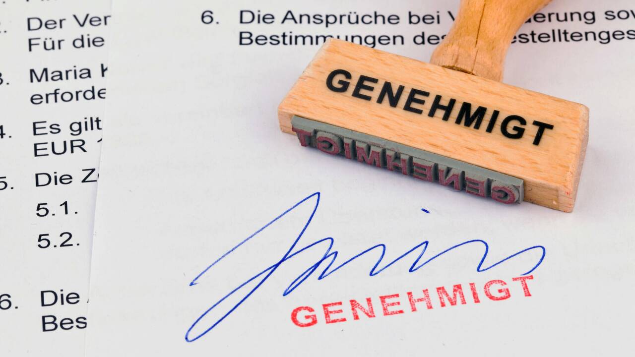 Genehmigt! Ohne Kammer- und Staatsbürokratie läuft in Österreich nur sehr wenig. Genehmigt! Ohne Kammer- und Staatsbürokratie läuft in Österreich nur sehr wenig.