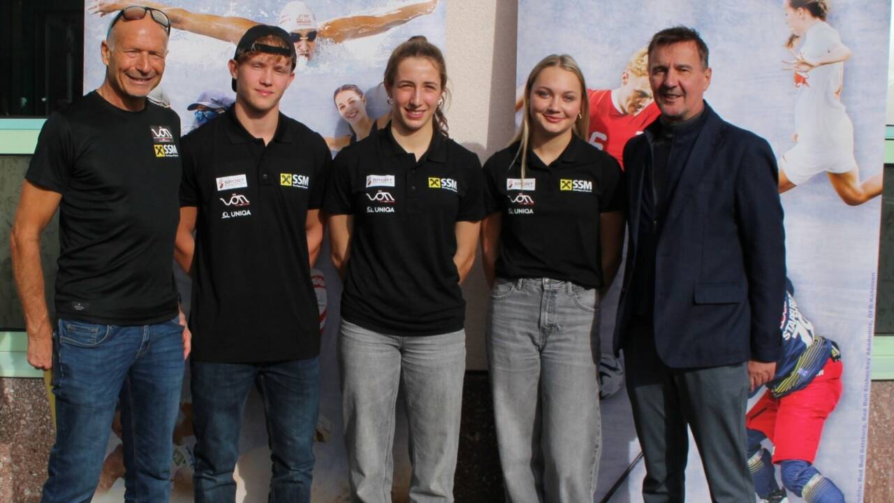 SSM-Geschäftsführer Thomas Wörz, Nikolas Roidmayer, Sara Grabovac, Sarah Baumgartner und Sportlandesrat Martin Zauner (v.l.). 