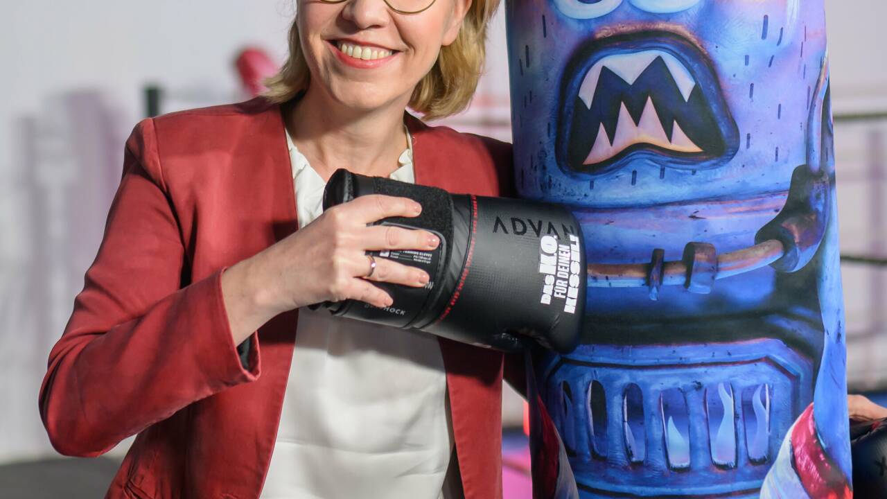 Die frühere Klimaministerin Leonore Gewessler (Grüne) bei ihrer Kesseltausch-Kampagne. 